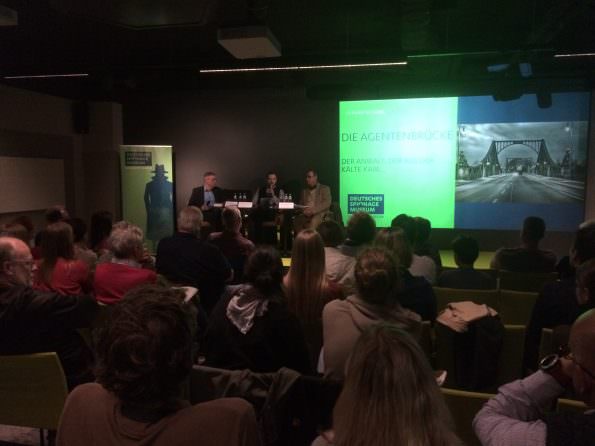 Vogel-Experte und Ex-Agent Podiumsdiskussion im Spionagemuseum
