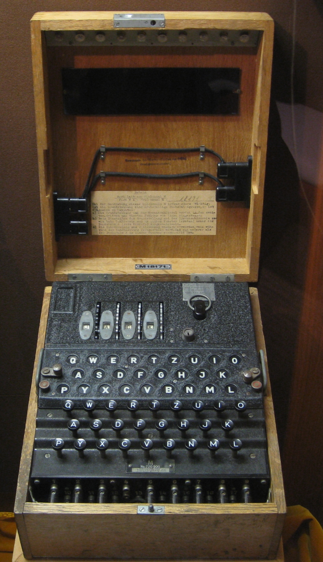 Wende im 2. Weltkrieg: Vor 75 Jahren erbeutete ein britischer Zerstörer Enigma M4-Codebücher ...