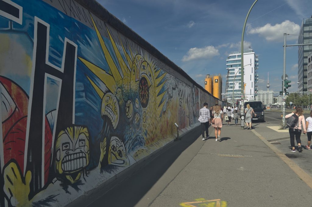 East Side Gallery [Paul Korecky, CC BY-SA 2.0, via Wikimedia Commons]