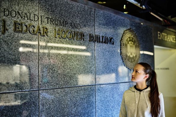 Der Lügendetektor überführt alle und verrät die verborgensten Geheimnisse.