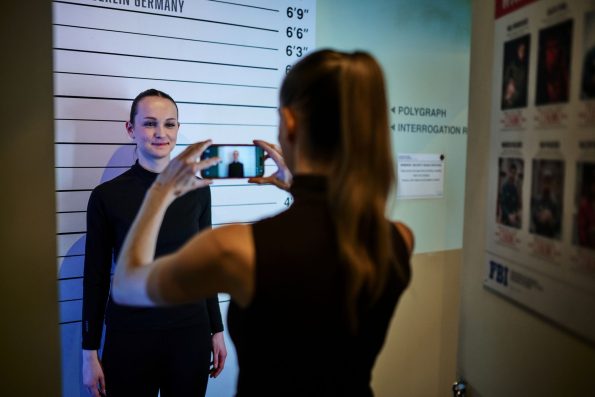 Der Lügendetektor überführt alle und verrät die verborgensten Geheimnisse.