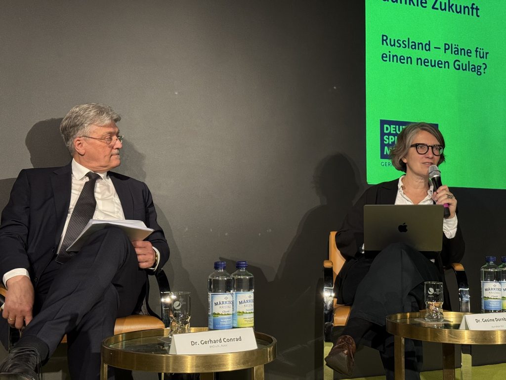 Podiumsgäste bei der Veranstaltung Neue Gulgas im März 2026