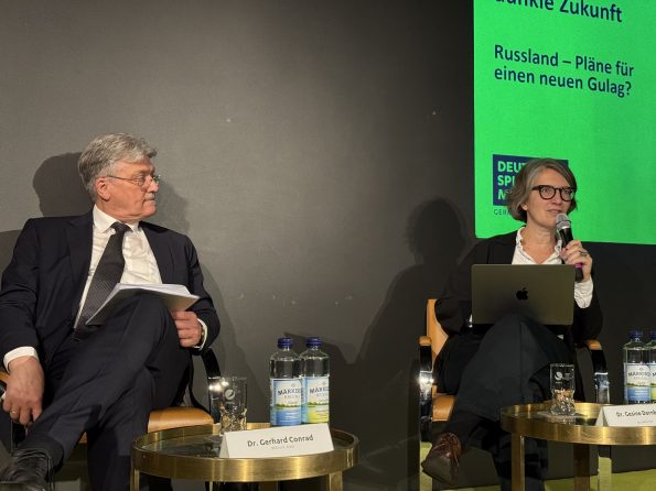 Podiumsgäste bei der Veranstaltung Neue Gulgas im März 2026