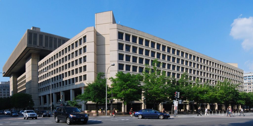 FBI-Hauptquartier: J. Edgar Hoover FBI Building (Quelle: cisko66, CC BY 3.0, via Wikimedia Commons)