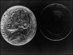 Hollow-Nickel-Case: Ausgehöhlte Nickel-Münze mit KGB-Geheimcode (Quelle: FBI)